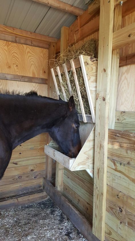 Horse Hay Feeders Stalls, Building Horse Stalls, Diy Horse Feeder, Horse Lean To With Tack Room, Horse Stall Accessories, Horse Wash Stall, Diy Stall Hay Feeder For Horses, Horse Paddock Ideas, Horse Stall Ideas Cheap