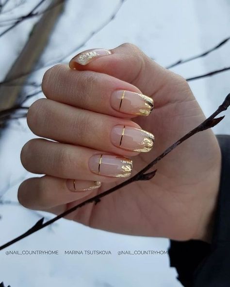 These gold nails are too beautiful! If you're looking for gold nail designs or gold nails acrylic or even gold and white nails, look no further than these beautiful gold nails manicures December Nails, Nude Nail Designs, Nail Swag, Foil Nails, Orange Nails, Minimalist Nails, Accent Nails, Classy Nails, Pretty Acrylic Nails