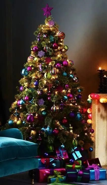 45+ Creative Christmas Tree Themes & Ideas for 2023 - HubPages Glamorous Christmas Tree, Christmas Tree Colour Scheme, Peacock Christmas, Jeweled Christmas Trees, Jeweled Christmas, Elegant Christmas Trees, Christmas Tree Inspiration, Purple Christmas, Gorgeous Christmas