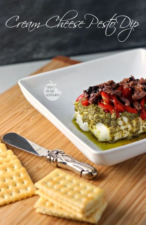 Cream Cheese Pesto Dip | Renee's Kitchen Adventures Super EASY appetizer perfect for the holidays or anytime! Cracker Spreads, Mickey Food, Pesto Appetizers, Hors Devours, Super Easy Appetizers, Pesto Dip, Football Snacks, Cream Cheese Dips, Finger Food Appetizers