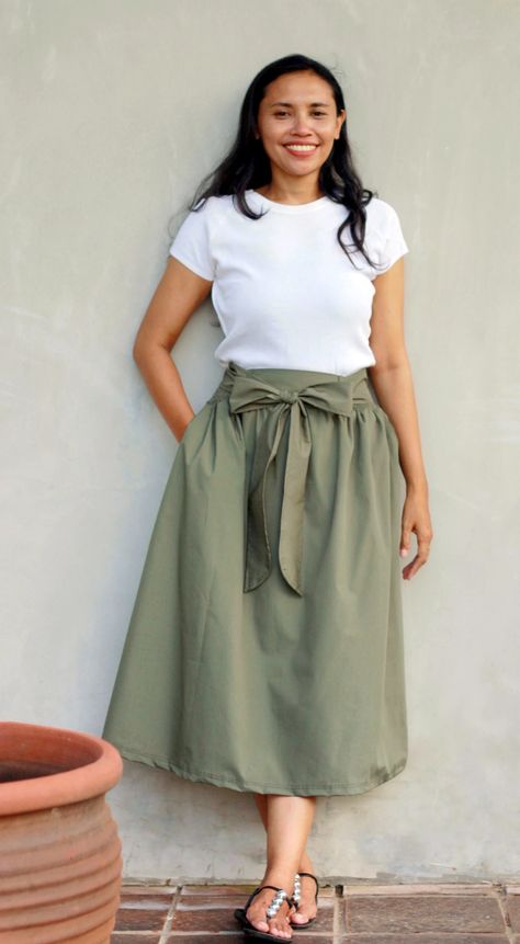 Olive Green Midi Skirt With Belt Army Green Khaki Modest | Etsy Indonesia Olive Green Midi Skirt, Safari Skirt, Green Skirt Outfits, Skirt Outfit Summer, Modest Casual, Olive Green Skirt, Green Midi Skirt, Bridesmaid Skirts, Poplin Skirt