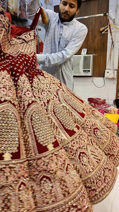 Shahrukh Aslam (@danish_collection_delhi) added a video to their Instagram account: “Bridal lehnga 3 color available Price 25000” Couture, Red Pakistani Bridal Dress, Pakistani Bridal Gown, Pakistani Gown, Pakistani Bridal Lehenga, Wedding Dresses Pakistani, Bridal Mehndi Dresses, Pakistani Bridal Dress, Latest Bridal Lehenga