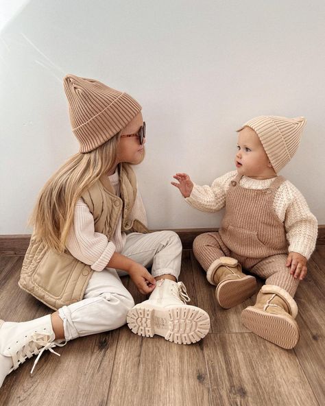 𝒶𝓊𝓉𝓊𝓂𝓃 𝓋𝒾𝒷𝑒𝓈🍂 | Instagram Baby Ootd, Kids Ootd, Baby Inspiration, Baby Box, Winter Kids, Kids Fashion Girl, Affirmation Cards, Baby Winter