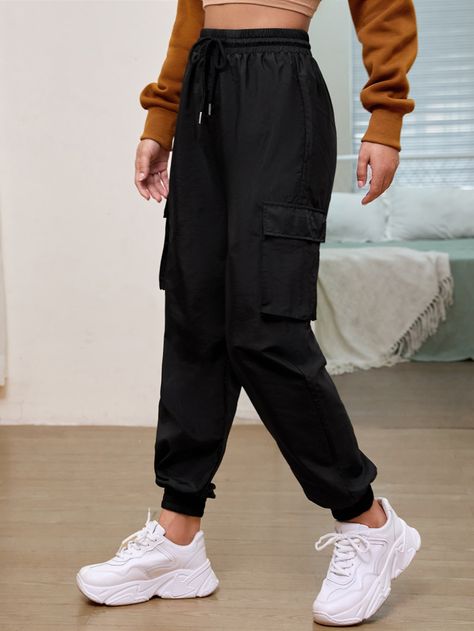 Black Casual Collar  Polyester Plain Cargo Pants Embellished Non-Stretch Spring/Summer/Fall Women Bottoms Jeans Cargo Pants Outfit, Black Cargo Pants Outfit Women, Cargo Pants Outfit Fall, Cargo Pant Outfit, Cargo Outfits Women, Cargo Pants Outfit Street Style, Cargo Pants Outfit Black, Girls Cargo Pants, E Girl Style