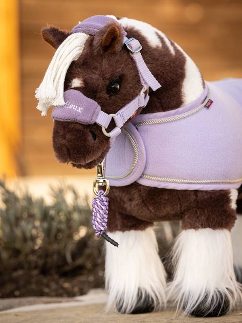 Kawaii, Le Mieux Toy Pony, Horse Toys For Kids, Lemieux Toy Pony, Hobby Horse Stable, Matchy Matchy Outfit, Matchy Outfit, Mini Horse Tack, Horse Hooves