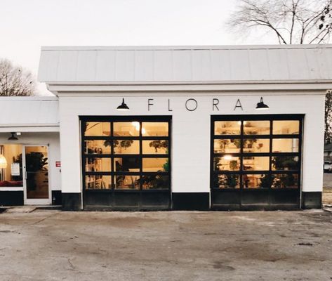 Nashville's Gorgeous Flora Plant Shop Is Every Plant Lover's Dream Store Storefront Design, Farm Store, Plant Shop, Cafe Shop, Beauty Standards, Brick And Mortar, Store Front, Authentic Self, Retail Space