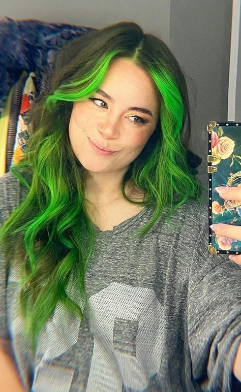 Balayage, Green Hair Streaks, Black And Green Hair, Neon Green Hair, Green Hair Girl, Color Block Hair, Green Hair Dye, Split Dyed Hair, Hair Color Underneath