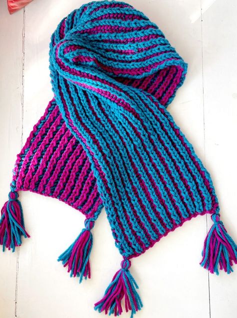 Scarf Video, How To Knit Socks, Loom Knitting Scarf, Knit Scarf Pattern, Crochet Jackets, Super Scarf, Stripe Kit, Brioche Knitting, Brioche Stitch