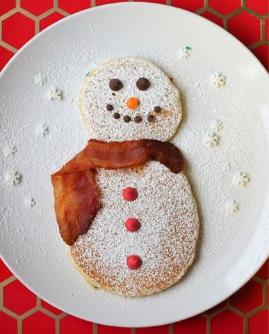 Today's winter breakfast theme, snowmen. Here is mine and Madeline's snowmen pancakes with chocolate chip features, a light powdered sugar ... Snowman Pancakes, Santa Pancakes, Winter Breakfast, Christmas Foods, Holiday Breakfast, Christmas Brunch, Christmas Breakfast, Food For Kids, Toddler Food