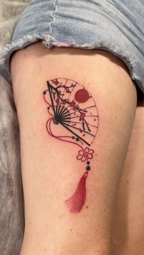 Japanese Fans Tattoos, Fan Japanese Tattoo, Sakura Arm Tattoo, Japanese Culture Tattoo, Tato Bts, Tattoo Ideas Chinese, Cute Japanese Tattoo, Chinese Fan Tattoo, Fan Tattoo Design