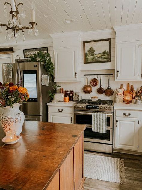 Old World Kitchens, Casa Vintage, Decoration Inspiration, Cottage Kitchen, Style At Home, White Cabinets, Dream Home Design, Home Fashion, Home Decor Kitchen