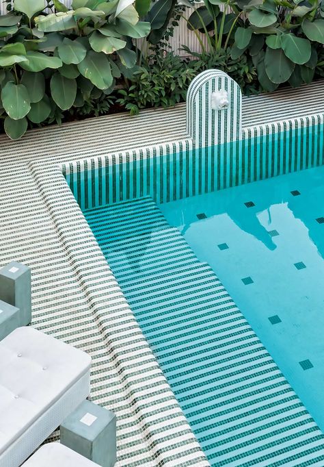 Pavement Design, Pool Inspiration, Piscina Natural, Inspire Me Home Decor, Design Exterior, Pool Tile, Luxury Holidays, Residential Design, Pool Designs