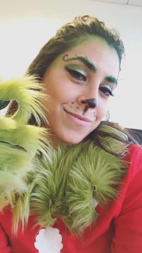 Girl Grinch Costume Grinch Costume Makeup, Pretty Grinch Makeup, Grinch Face Paint Easy, Grinch Face Makeup, Grinch Makeup Simple, Grinch Themed Makeup, Grinch Girl Costume, Girl Grinch Costume, Grinch Makeup Easy