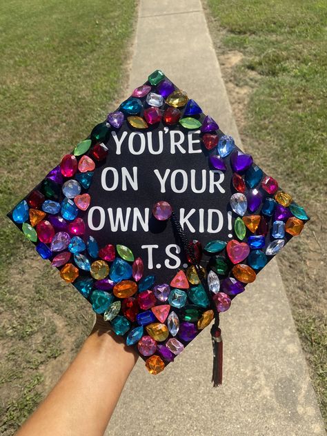 Bejeweled Taylor Swift Party, Taylor Swift Themed Graduation Cap, Taylor Swift Inspired Graduation Caps, Song Graduation Cap, Taylor Graduation Cap, Taylor Swift B Day Party, Graduation Taylor Swift, Taylor Swift Grad Party, Taylor Swift Graduation Cap Ideas