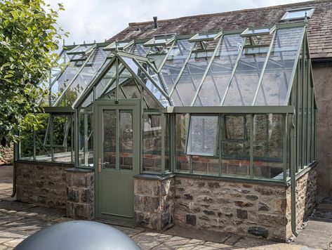 Victorian Greenhouses Gallery - Dovetail Greenhouses Ornate Greenhouse, Antique Greenhouse, Victorian Greenhouse Conservatory, Victorian Yard, Greenhouse Victorian, Boho Greenhouse, Contemporary Greenhouses, Victorian Conservatory, Greenhouse Cafe