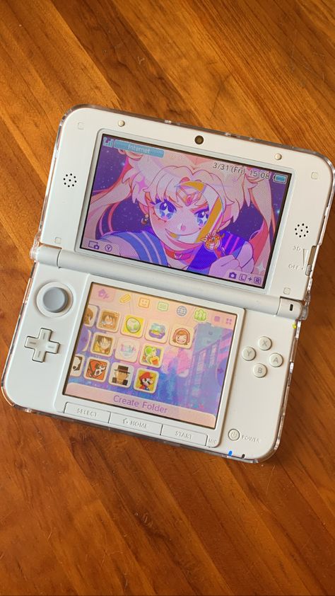 White Nintendo 3Ds xl ll on a wooden table with Sailor moon theme White 3ds Aesthetic, Black 3ds Aesthetic, 3ds Nintendo, Nintendo Decorations, 3ds Games Aesthetic, Nintendo 3ds Decoration, Nintendo 3ds Xl Aesthetic, 3ds Wallpaper, 3ds Xl Aesthetic