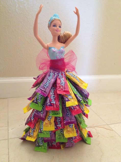 First attempt at a candy skirt!!!! Candy Gifts Diy, Candy Arrangements, Candy Centerpieces, Candy Gift Baskets, Barbie Theme Party, Candy Bouquet Diy, Candy Dress, Barbie Birthday Party, Barbie Theme