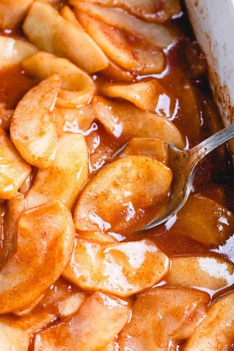 Oven Baked Cinnamon Apples, Mackintosh Apple Recipes, Noom Crockpot, Sliced Baked Apples, Baked Apples Recipe Oven, Healthy Baked Apples, Cook Apples, Cinnamon Baked Apples, Apples Slices