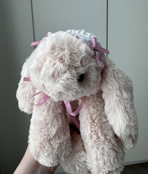 Purple Bunny Plush, Coquette Bunny Plush, Smudge Bunny Jellycat, Smudge Bear Jellycat, Coquette Stuffed Animals, Stuffies Aesthetic, White Aesthetic Coquette, Plush Photography, Pink Plushies