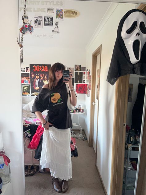 Long Skirts And Tshirts Outfit, Big Tshirt Outfit Aesthetic, Big Shirt Outfits Aesthetic, T Shirt Maxi Skirt, Tshirt Long Skirt Outfits, Midi Skirt Oversized Shirt, Long Skirt With Oversized Shirt, Baggy Shirt And Skirt Outfit, Long Skirts With Tshirts Outfit