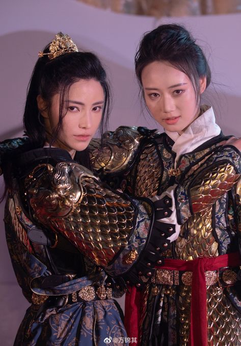 hanfugallery: women in chinese armor and hanfu... - a dyke is in the woods Hanfu Armor, Woman Armor, Chinese Armour, Chinese Armor, Female Samurai, Hanfu Girl, Chinese Warrior, Female Armor, Asian Film