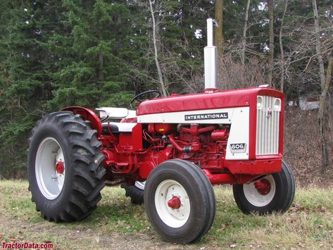 Tractor Photos, International Harvester Tractors, Tractor Pictures, International Tractors, Utility Tractor, Farmall Tractors, Classic Tractor, Farm Tools, Vintage Tractors