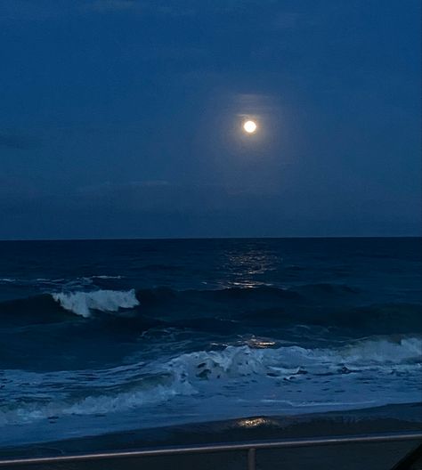 Ocean At Night, Beach At Night, Dark Paradise, Lake Sunset, Night Vibes, Blue Hour, Blue Beach, Dark Skies, Feeling Blue