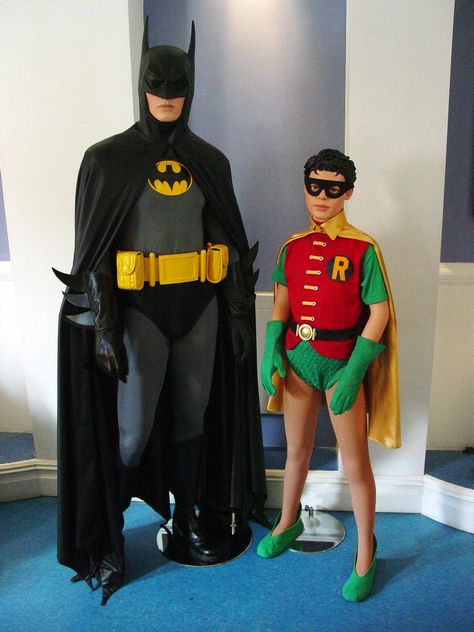 Batman And Robin Costume, Batman Costume For Girls, Robin Halloween Costume, Batman And Robin Costumes, Robin Outfit, Holloween Costumes, Robin Costume, Robin Cosplay, Batman Costumes