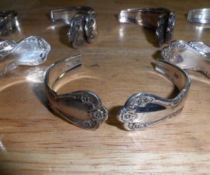 How to Make Flatware (spoon and Forks) Bracelets Teen Diy, Silver Spoon Jewelry, Fork Jewelry, Fork Bracelet, Flatware Jewelry, Silverware Jewelry, Spoon Jewelry, Jewelry Techniques, Cool Ideas