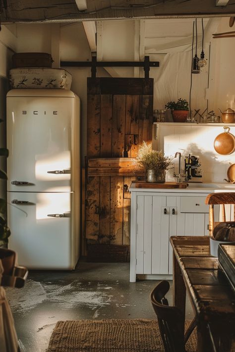 Old Western Kitchen, Old Time Farmhouse Kitchen, Country Western Kitchen, Mountain Farmhouse Decor, Vintage Western Kitchen, Old Kitchen Aesthetic, Kitchen Picture Ideas, Vintage Farmhouse Interior, Western Kitchen Ideas