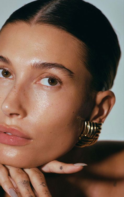 Hailey Bieber Rhode Skin, Sunday Plans, Rhode Skin, Natural Face Mask, Lip Injections, Bare Face, Beauty Inspo, Beauty Shoot, Glowy Skin