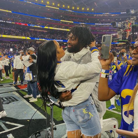 Samaria Leah, Nfl Wives, Football Girlfriend, Footballers Wives, Football Couples, Couple Activities, Black Relationship Goals, Black Couples Goals, Flawless Beauty