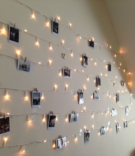 fairy lights and polaroids Fairy Lights Room, Polaroid Wall, Hiasan Bilik Tidur, Fairy Lights Bedroom, Bulb String Lights, Indoor String Lights, Teen Bedroom Decor, Simple Bedroom