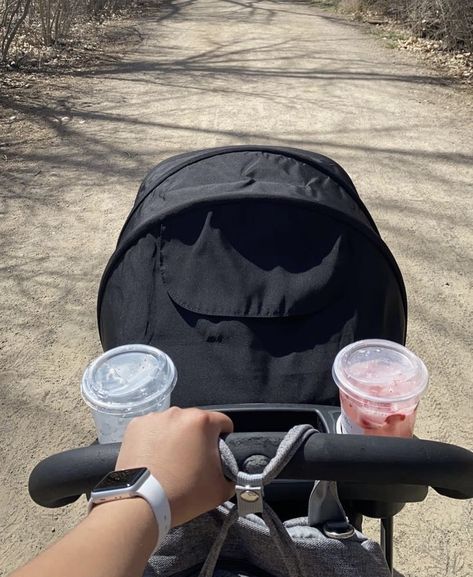 Mom pushing a stroller with Starbucks drinks at the park Nature Outfits, Baby Vision, Baby Walking, Children Park, Toddler Mom, Spring Aesthetic, Soccer Mom, Mommy Life, Baby Mama