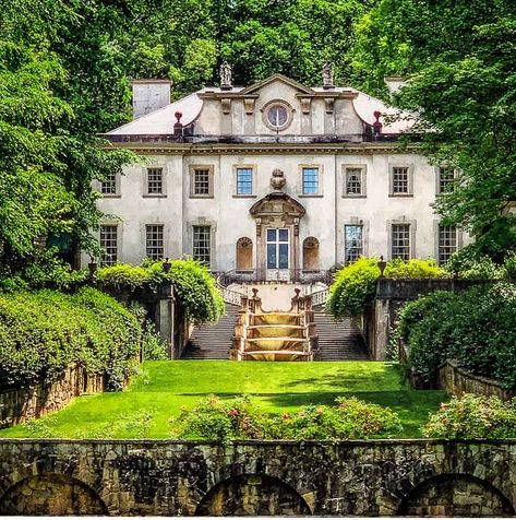 Southern Home Tour - Part 1 Atlanta Georgia Mansions, Old Southern Mansions, The Swan House Atlanta, Southern Scenery, Atlanta Georgia Homes, Swan House Atlanta, Charleston Architecture, Southern Style Homes, English Mansion