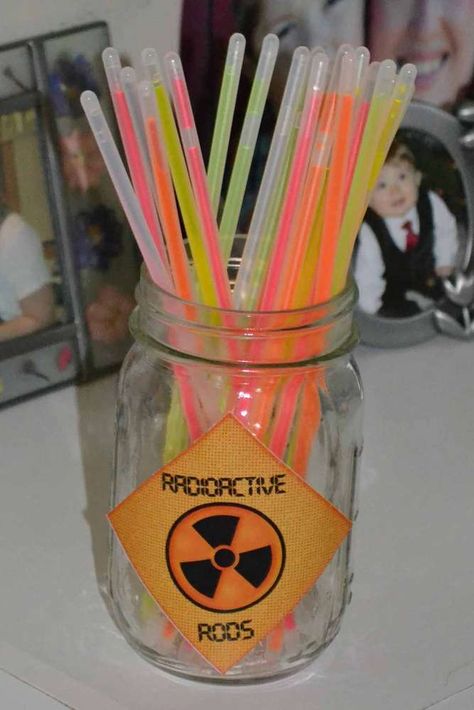 Mad Scientist Theme Party, Costume Party Ideas Decoration, Diy Window Halloween Decor, Science Lab Halloween Decorations, Et Party Theme, Halloween Party For Kids Decorations, Decorating For Halloween Outside, Spooky Theme Party, Halloween Parties Ideas