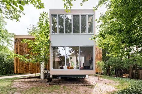 Photo 10 of 10 in In Denver, a “Floating” Midcentury Home Lists for the First Time at $2.2M - Dwell Denver Modern, Colorado Real Estate, Atomic Ranch, Mcm Furniture, Midcentury Home, Exterior Remodel, Mid Century Modern Home, Prefab Homes, Mid Century Modern House