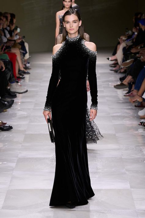 Armani Couture F/W 2024 - Armani Prive Hc - 89 Armani Couture, Posh And Becks, Armani Fashion, Armani Dress, Nye Dress, Armani Black, Autumn Winter 2024, Armani Prive, Couture Week