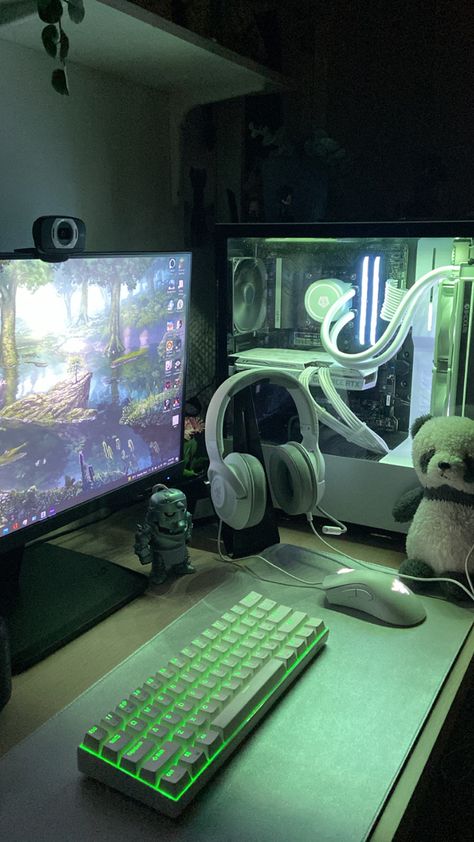 Green Pc, Gaming Desk Setup, Gamer Setup, Gamer Room Decor, Pc Gaming Setup, Bedroom Setup, Pinterest Room Decor, Gaming Room Setup, Room Deco