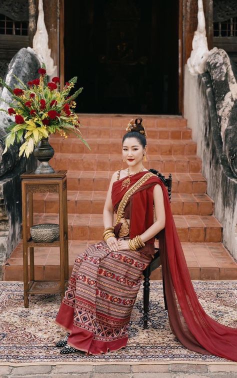 Southeast Asian Fashion, Southeast Asian Clothing, Thailand Traditional, Chinese Fancy Dress, Traditional Thai Clothing, Asian Clothing, Thai Costume, National Costume, Thai Dress