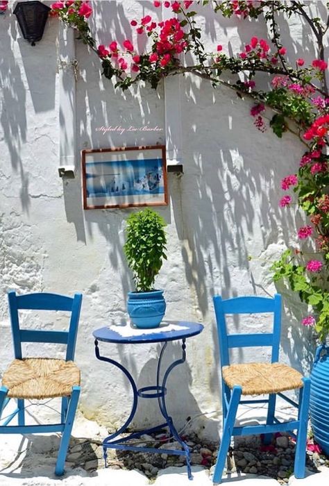 Greece House Design, Diy Patio Garden, Greek Bedroom, Greek Garden, Garden Landscaping Ideas, Greek Decor, Greek Blue, Greek House, Aesthetic Garden