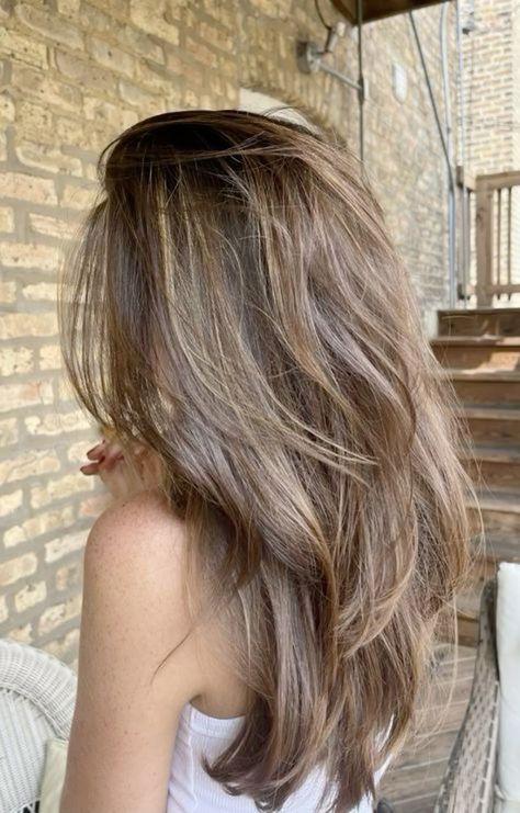 Say hello to stunning caramel highlights on dark brown hair! 🌟 With 60 inspiring looks, you'll find the perfect blend of warmth and elegance. Caramel highlights enhance the richness of dark brown hair, adding depth and character. Whether you want a soft balayage or striking pieces, these styles will inspire you to take the plunge. Brighten up your hair game today! #CaramelHighlights #DarkBrownHair #HairGoals #Inspiration #BeautyTrends Caramel Highlights On Dark Brown, Curly Light Brown Hair, Highlights On Dark Brown Hair, Soft Blonde Highlights, Blonde Hair Styles, Light Brown Balayage, Caramel Blonde Hair, Brown Hair With Caramel Highlights, Brown With Blonde Highlights