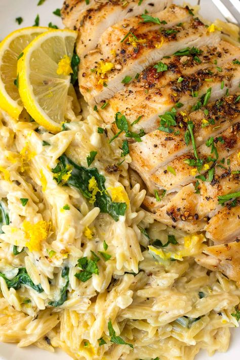 Lemon Chicken Orzo! This creamy one pot lemon chicken orzo is perfect for weeknights, and an amazing comfort food recipe. The orzo is tender, and it's tossed with fresh lemon and spinach. Greek Chicken And Lemon Rice One Pot, One Pan Lemon Chicken And Orzo, Lemon Orzo With Chicken, Lemon Chicken Orzo Bake Boursin, Orzo Chicken Thigh Recipes, Chicken Orzo Instant Pot Recipes, Lemon Chicken Orzo Crockpot Recipes, Sides For Lemon Chicken, Greek Chicken Orzo Bake