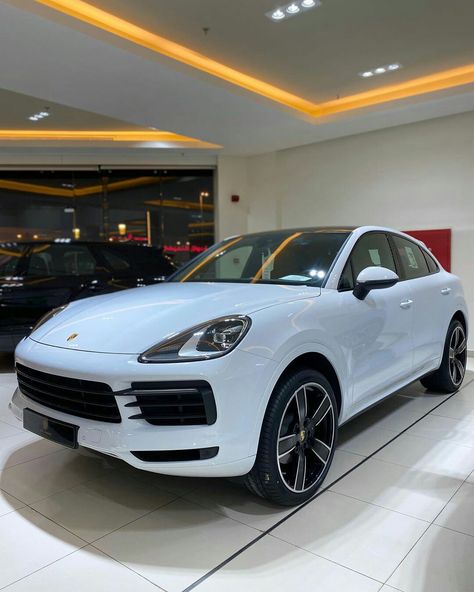 White Porsche Cayenne, My Dream Car Porsche, Cayenne Porsche, Porsche Cayenne Aesthetic, Porsche Jeep, Porsche 2020, Porche Car, Porsche Suv, Porsche Cayenne Gts