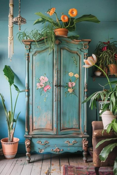 Chic Chalk Paint Armoire Ideas for Home Décor Painted Vintage Armoire, Hand Painted Wardrobe Ideas, Bohemian Painted Furniture Ideas, Painted Armoire Ideas, Chalk Paint Armoire, Curio Cabinet Makeover, Wardrobe Painted, Armoire Ideas, Best Chalk Paint