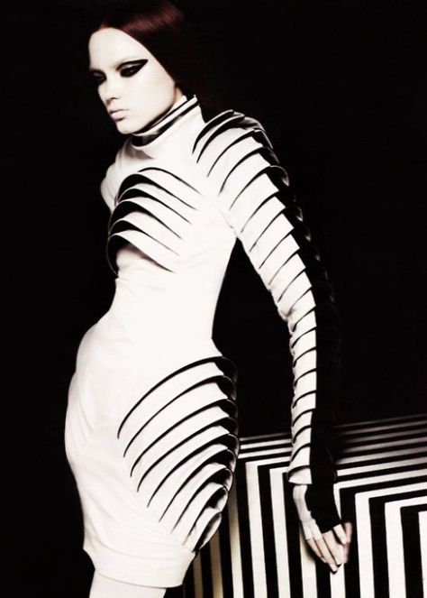 Gareth Pugh, Avant Garde, Architectural Fashion, Sculptural Fashion, Futuristic Style, Futuristic Fashion, Vogue Russia, Black And White Stripes, Future Fashion