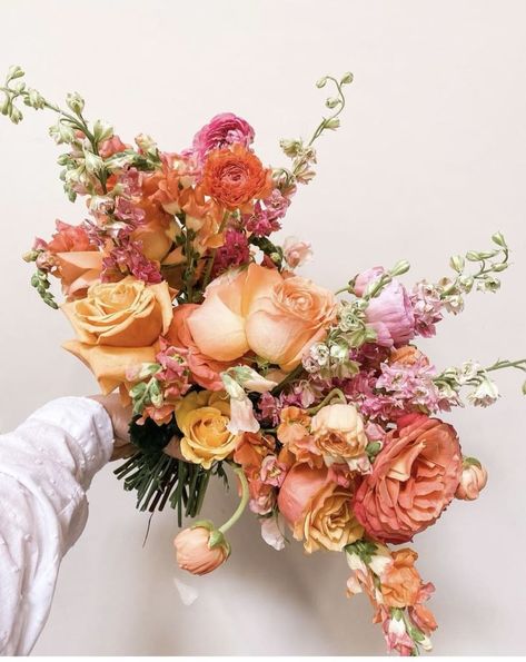 Fall Flowers Bouquet Wedding, Sunset Color Bridal Bouquet, Peach Floral Bouquet, Sunset Colored Flowers, Pink Orange And Yellow Bouquet, Pastel Sunset Color Palette Wedding, Sunset Flower Arrangements, Sunset Color Flower Arrangements, Sunset Tones Wedding