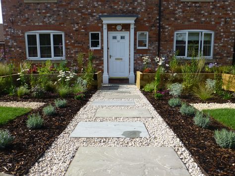 Grey Sandstone paving with Cotswold chip gravel, creates a semi formal pathway. Phil Perry Garden Design Garden Lighting Diy, Gravel Pathway, Formal Garden Design, Ideas Garden Design, Garden Boxes Raised, Sandstone Paving, Front Garden Design, Garden Paving, Gravel Garden