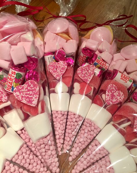 Wedding Sweet cones #love by Sweet Mafia Wedding Food Truck, Food Truck Wedding, Food Wedding, Barbie Birthday Party, Sweet Cones, Candy Party Favors, Seni Dan Kraf, Barbie Birthday, Candy Bouquet