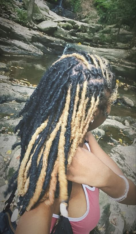 Died Locs Ideas, Locs With Skunk Stripe, Locs With Blonde Highlights, Skunk Stripe Dreads, Skunk Stripe On Locs, Skunk Stripe Locs, Loc Colors, Short Dreadlocks Styles, Loc Hairstyles